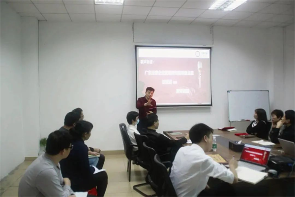 美狮贵宾会咨询集团项目总监涂亚清老师发表讲话